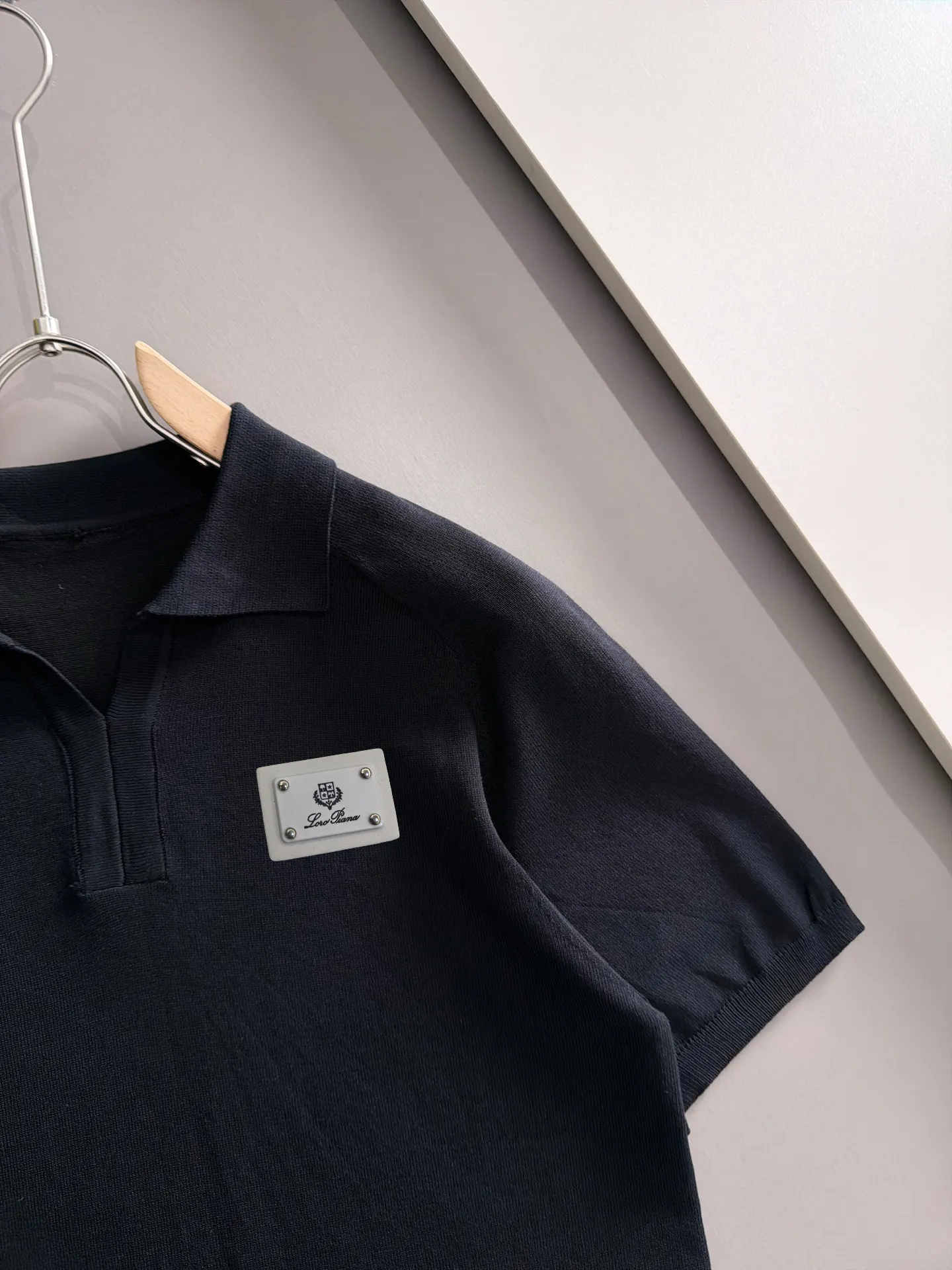 LP 36ss New Arrival men's short-sleeved T-shirt, complete with three labels, made of special high-weight linen yarn, feels substantial when weighed, and the upper body is more textured than ordinary T-shirts. This texture can cope with the weather and is suitable for both hot and cold conditions. Loose fit design, looks noble. Size: M to 3XL